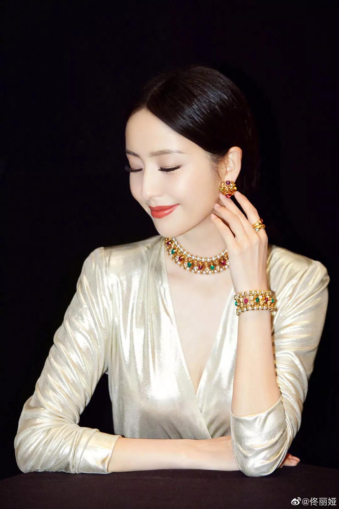 瑞酱长草日记丨佟丽娅的美貌又上了热搜！凭啥