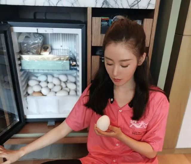 减肥真人秀画风跑偏变吃播？“太子妃”坚守底线不忘初心