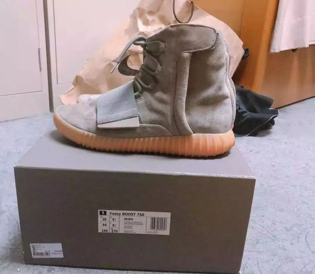 他们买到了伦敦旧货市场的半价满天星，和国内官网1999的AirYeezy