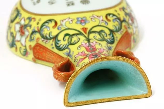 乾隆花瓶为什么卖在英国,乾隆花瓶被一棒拍出