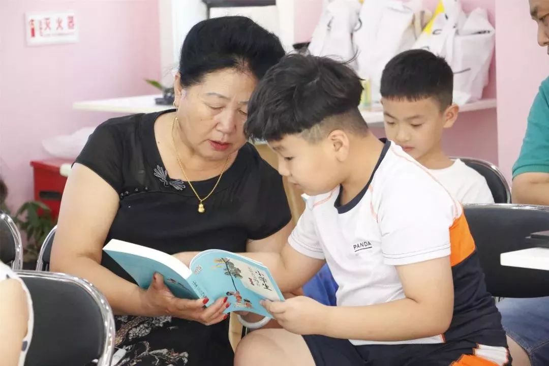 社区妇联亲子读书活动,社区妇联开展亲子共读志愿者培训
