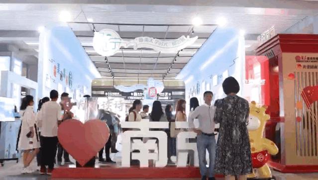 鏈嶅姟鎴戜滑鏄鐪熺殑,鎷嶇悆鎴戜滑鏄鐪熺殑