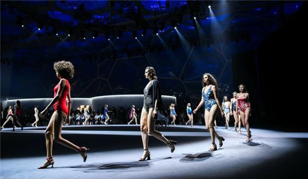 百年经典泳装点亮水立方,jantzen羊毛泳衣