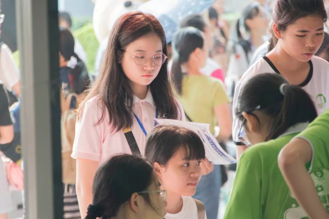 一中新生报到,新生报到迎新生