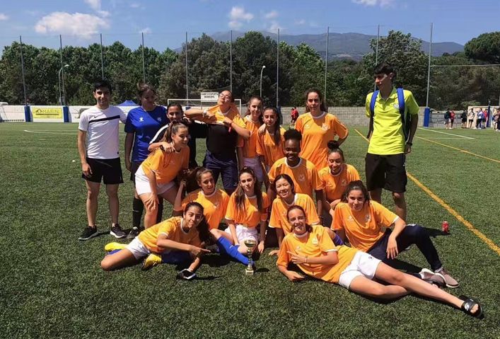 9岁进入国家队,11岁进入篮球国家队