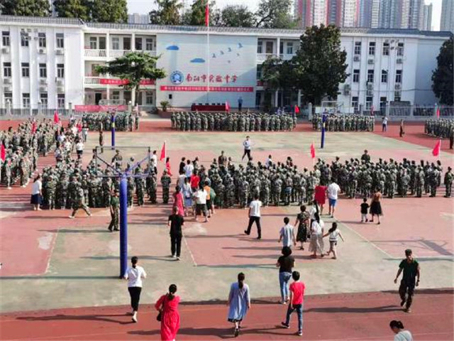 南阳市实验中学校长王建波,王建波校长