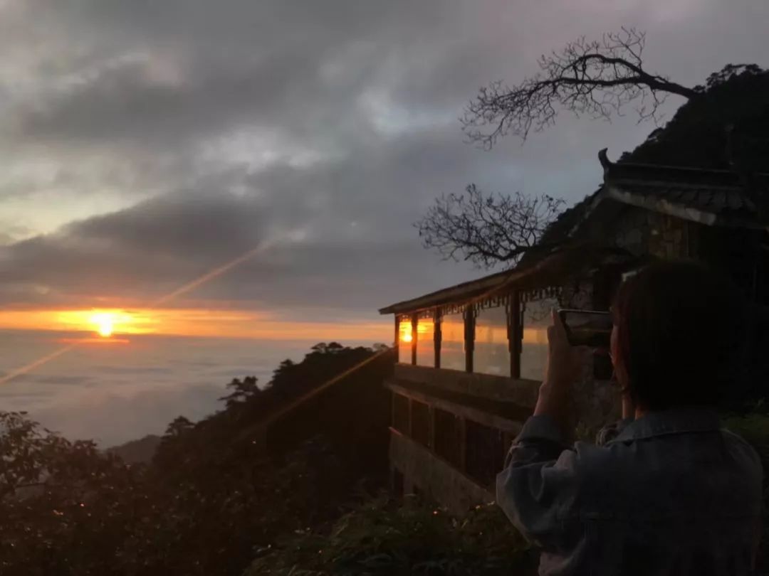 “三清赏明月，天涯共此时”，三清山女神邀你共度月圆之夜！