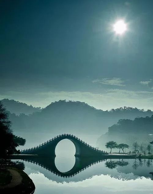 海上生明月天涯共此时唐诗三百首,海上生明月天涯共此时的佳句