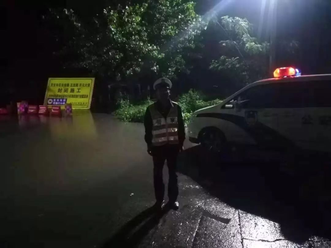 中秋我在岗公安团圆饭,中秋佳节我在岗万家灯火我守护