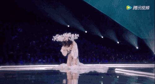 丝绸吊带长裙巴黎时装周,simonerocha泡泡裙