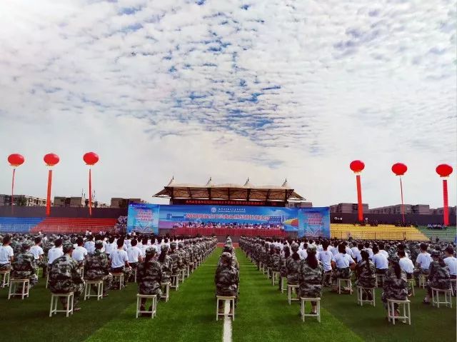 什邡，我想和你谈一辈子恋爱