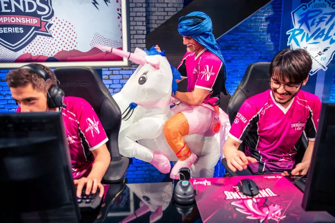 UOL故事：重生之我是独联体战队