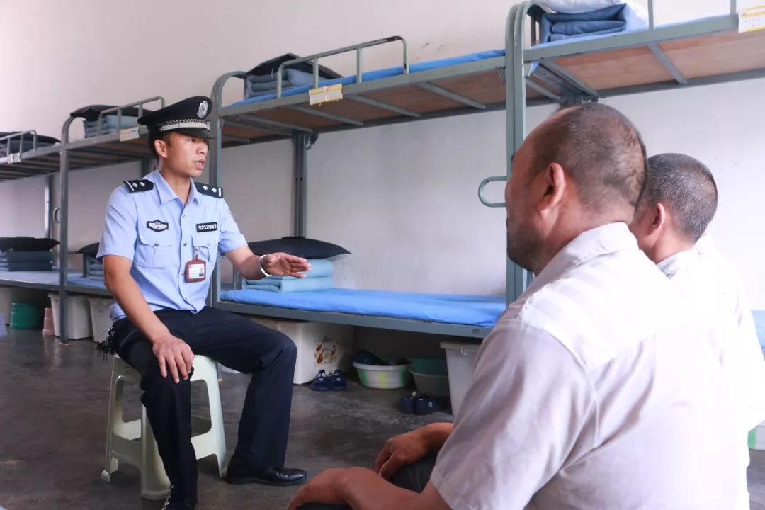 罪犯进监狱前的流程,犯人初到监狱首先要干什么