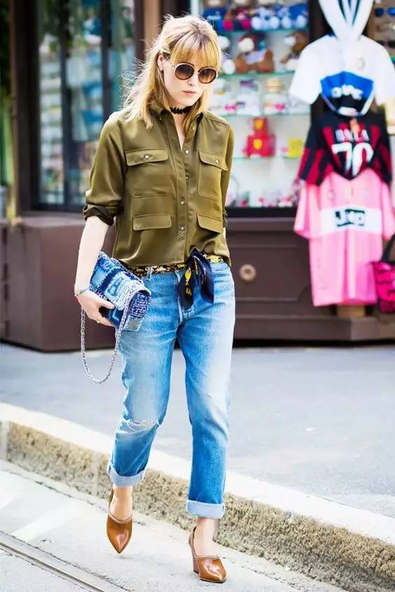 丝巾新系法这样穿美出新高度,秋冬细窄条丝巾的系法大全