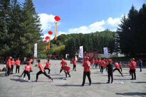 涓滃寳鎶楄仈鑻遍泟涔嬭矾,鎶楄仈璧拌繃鐨勮矾