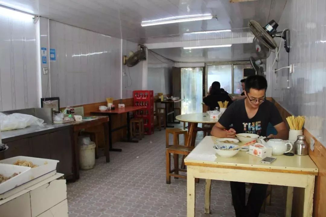 东横街老店的最后一天，我回到了中城小学