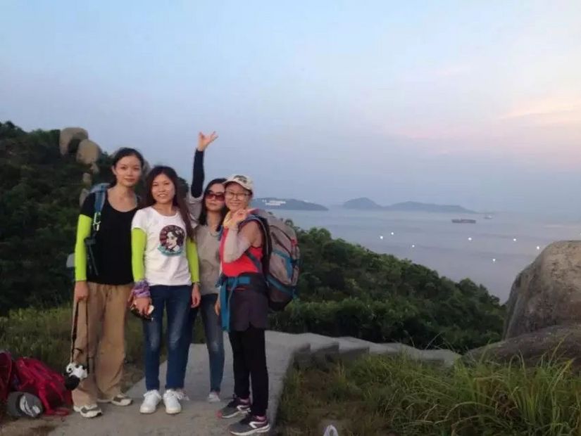 为了泳滩，遇上稔子和山日