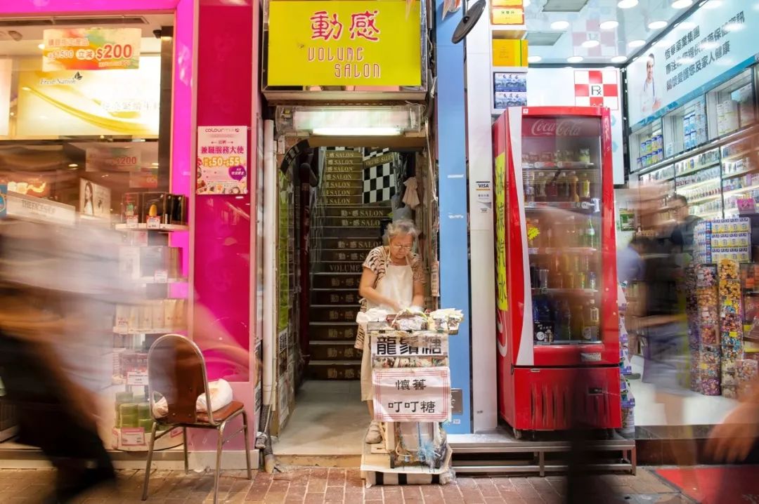 香港街头的甜歌,香港街头的爱情故事歌曲
