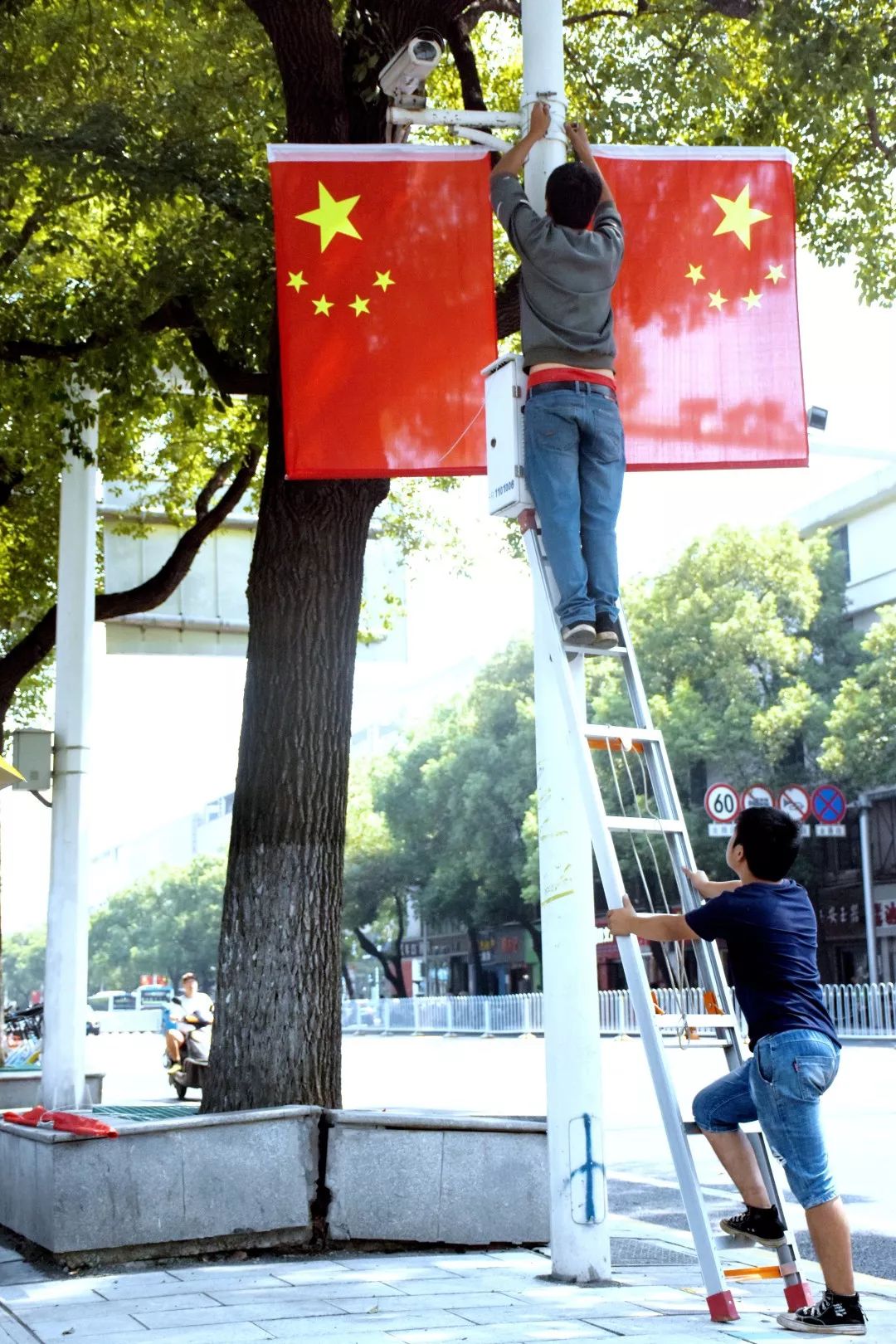 五星红旗你是我的骄傲童声版,五星红旗你是我的骄傲歌词原唱