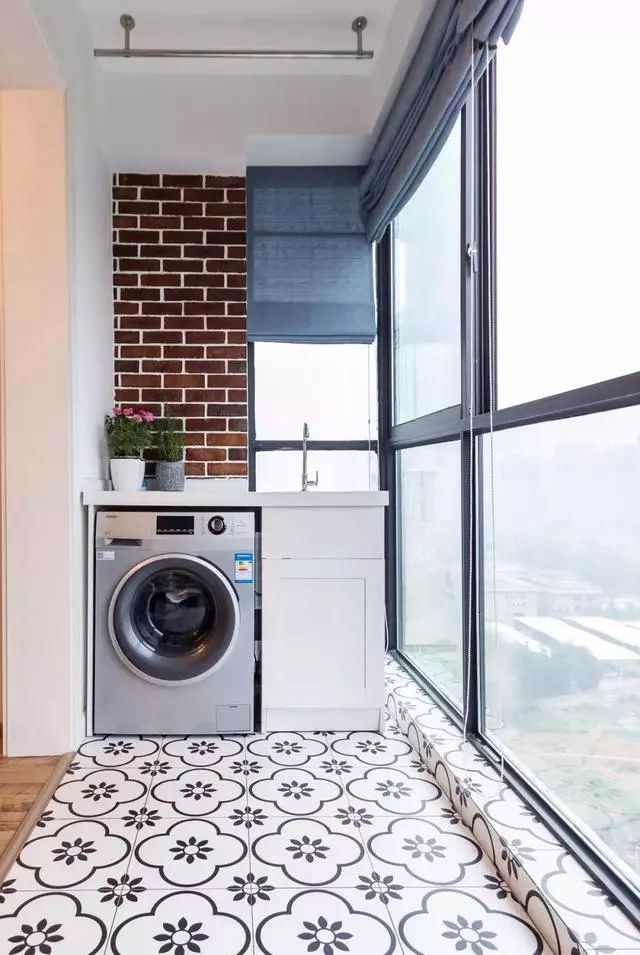 阳台洗衣柜用不锈钢还是铝合金好,阳台有洗衣柜洗衣机电源怎么布置