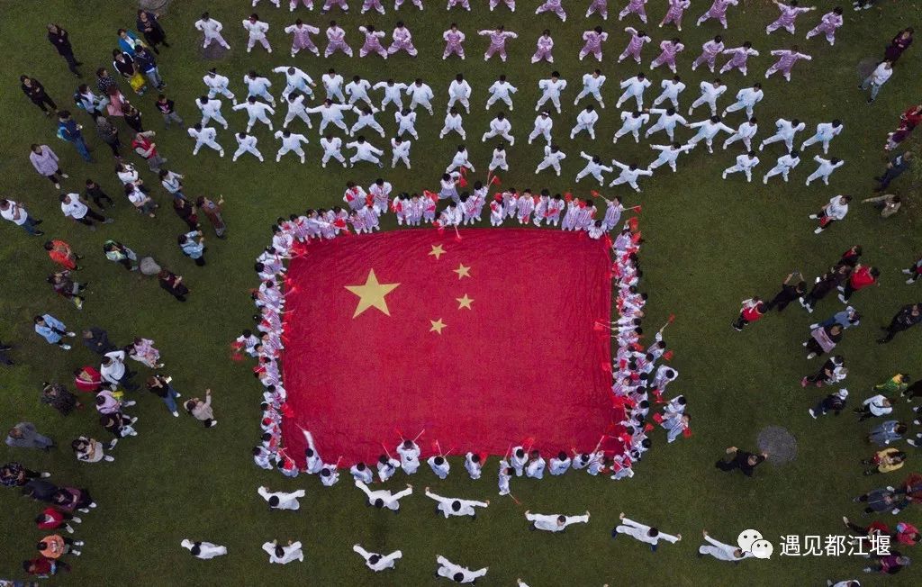 和五星红旗合影九宫格,与五星红旗合影