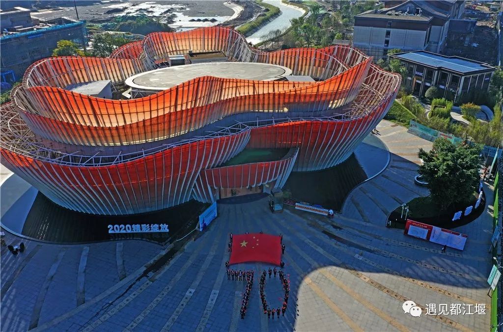 五星红旗同框感受,跟五星红旗合影感想