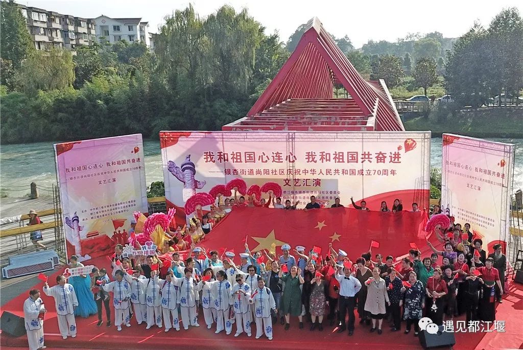 五星红旗同框感受,跟五星红旗合影感想