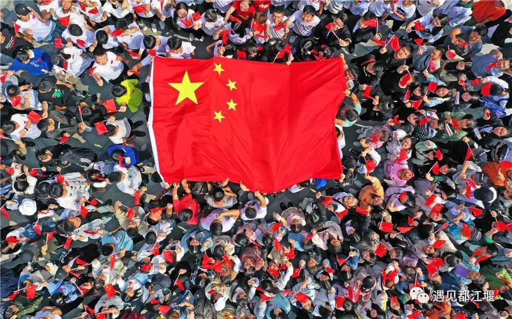 五星红旗同框感受,与五星红旗相遇