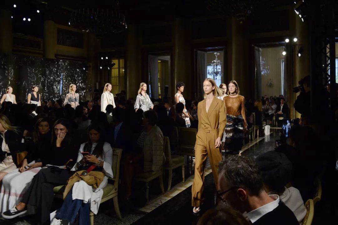 中国品牌亮相米兰巴黎时装周,第1个登上米兰时装周的品牌