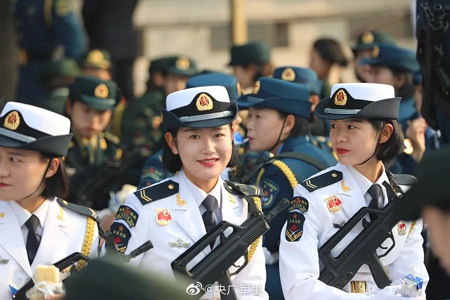 果然最帅的人都上交国家了,果然帅气的小哥哥都上交给国家了