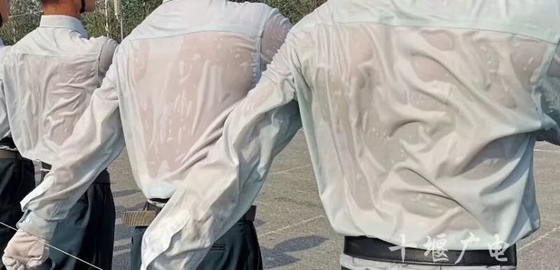 果然最帅的人都上交国家了,果然帅气的小哥哥都上交给国家了