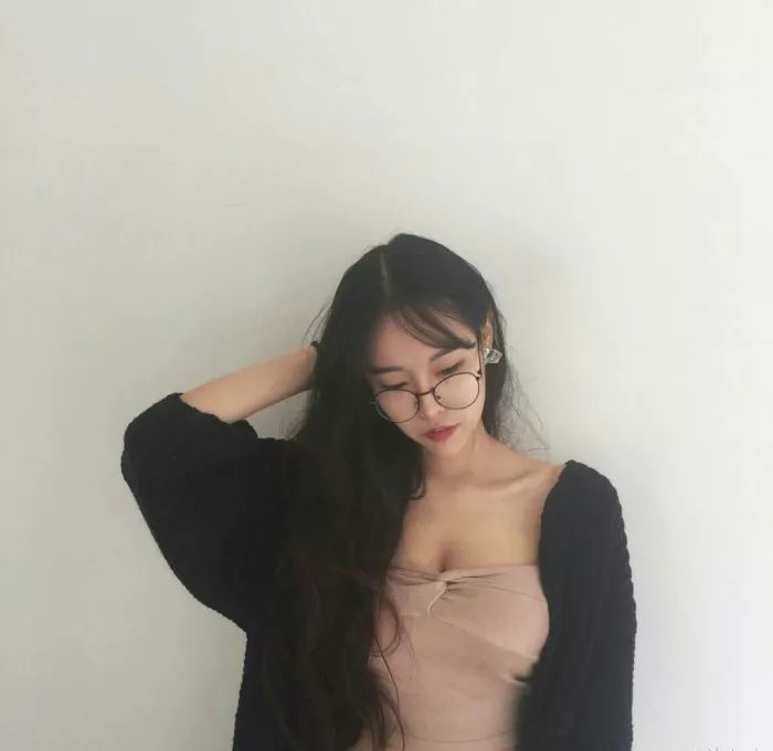 根据你的脸型和眼镜选发型,怎么选择适合自己的发型和眼镜