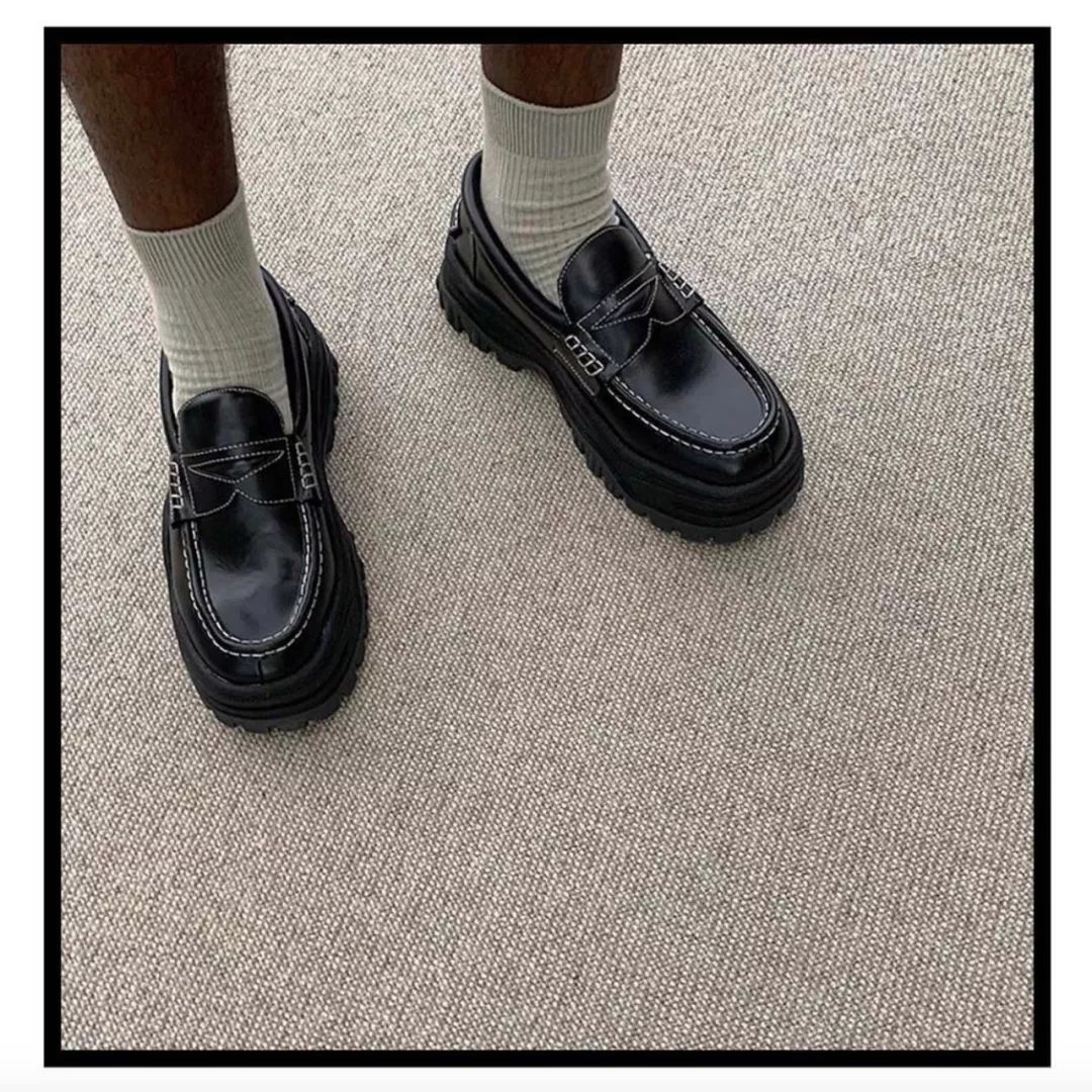 在皮鞋和球鞋之间摇摆的我们,终于找到了最佳选择