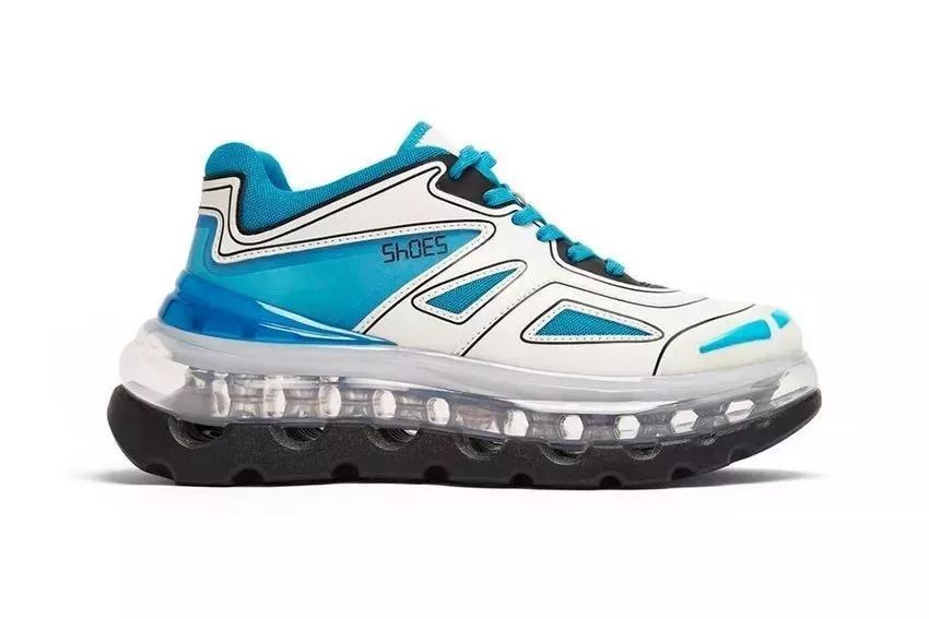 在皮鞋和球鞋之间摇摆的我们,终于找到了最佳选择