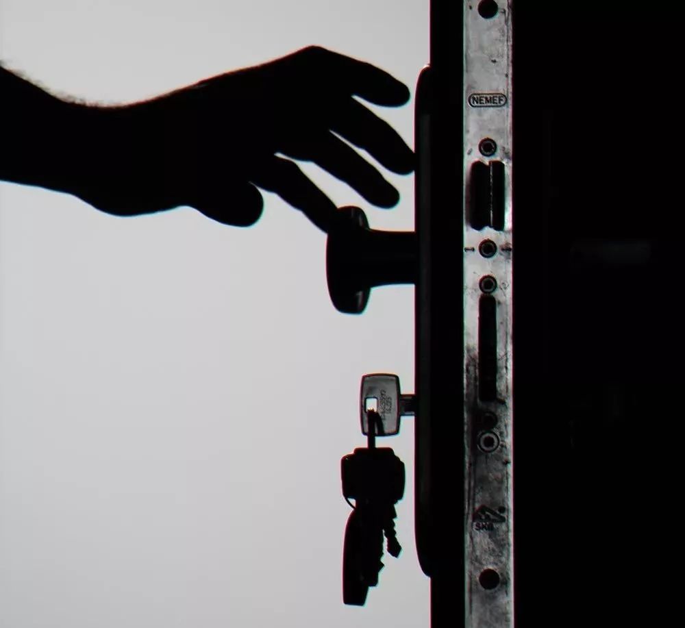 租房黑中介玩套路坑人,租房中介骗局套路大全