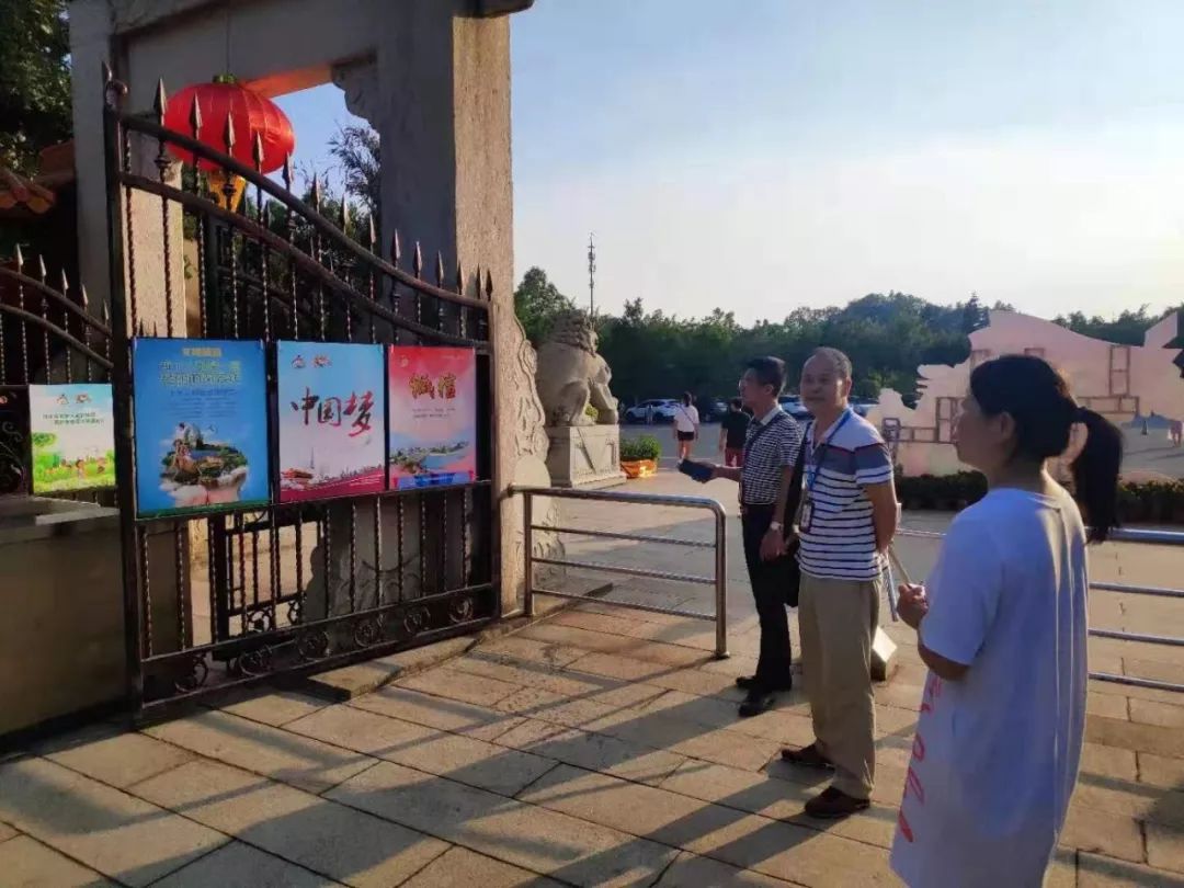 假日中一道靓丽的风景,假日里那个忙碌的身影