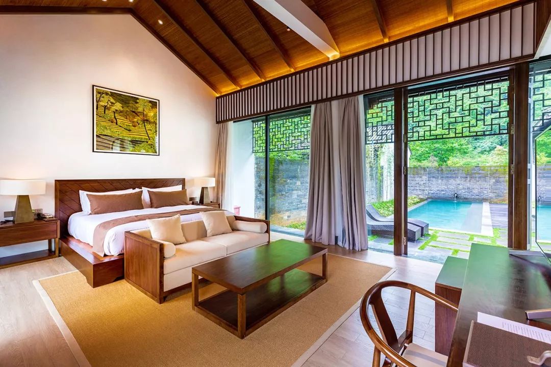 国庆在阳朔度过了不输巴厘岛的假期，全因这家藏在秘境山水里的宝藏酒店