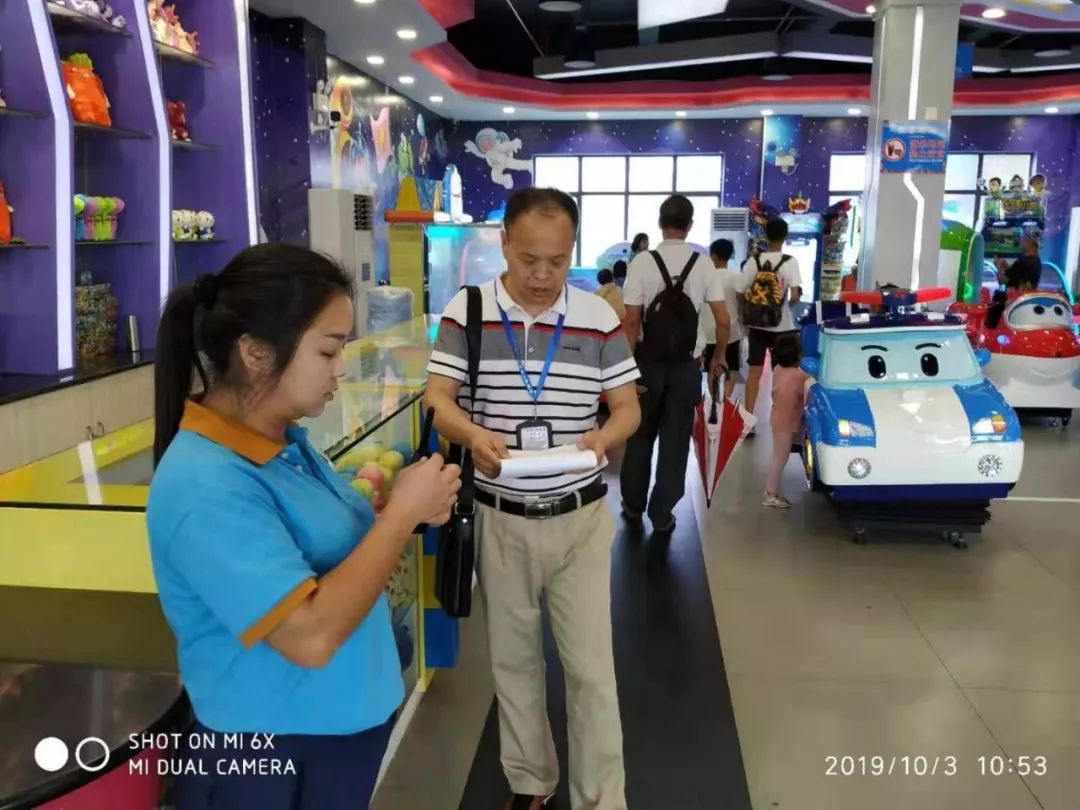 假日中一道靓丽的风景,假日里那个忙碌的身影