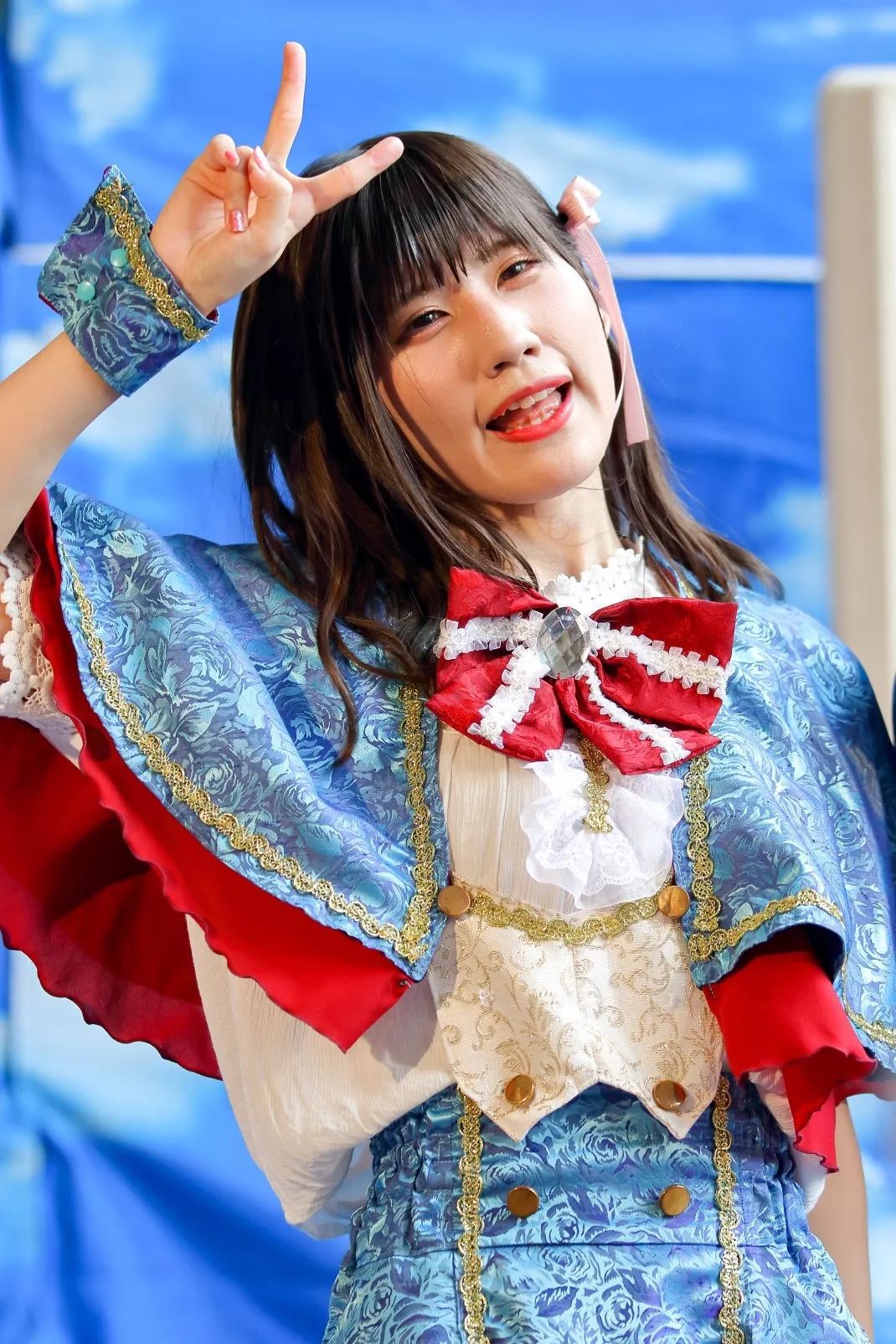 日本变态男粉丝通过女爱豆的瞳孔倒影找出她的住所,进行偷袭猥琐...简直可怕...