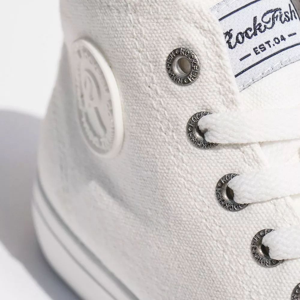 黑色高帮小众原创运动帆布鞋,英伦风低帮帆布鞋推荐