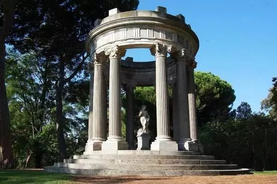 西班牙足球场免费吗,西班牙旅游足球