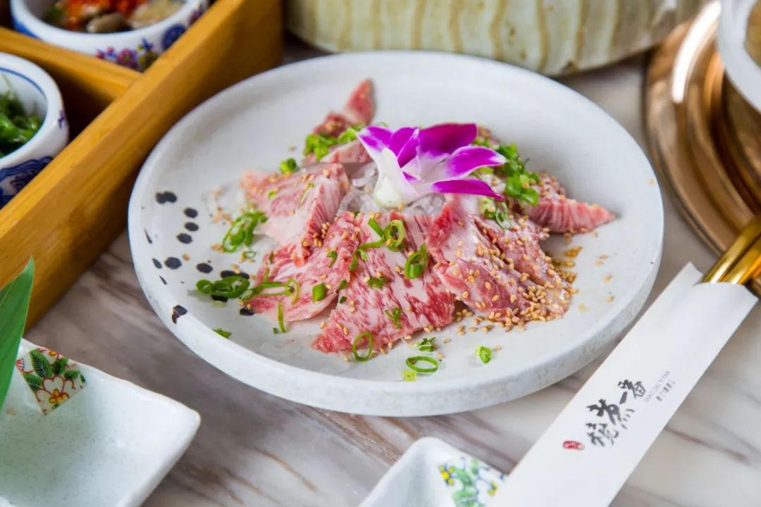 超级网红日料店终于在成都开业了,最便宜的3折店铺套装