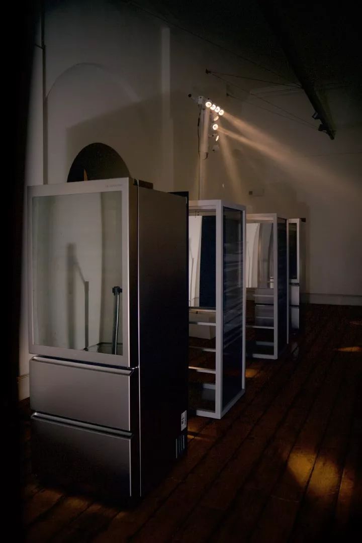 济公登《男人装》“俏杀”杨幂；香奈儿给“老干妈”提鞋？“DNA”螺旋造房...「设计烩报235期」