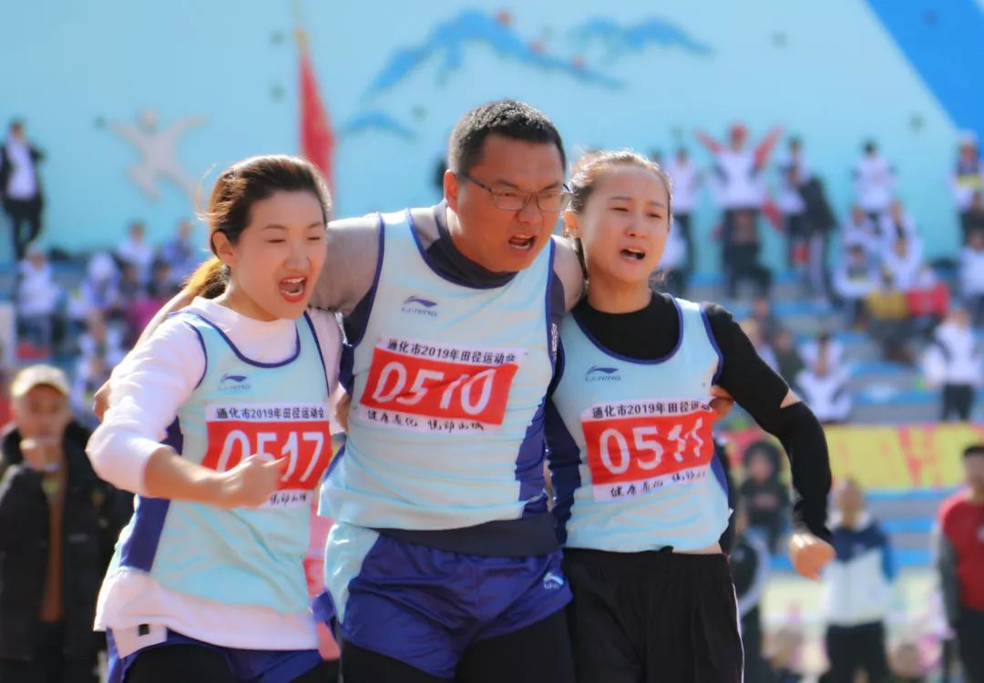 辉南篮球赛,最拉风的啦啦队