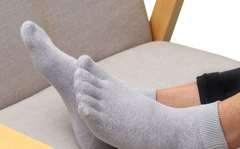 什么袜子踢球不起泡,汗脚穿什么样材质袜子不臭