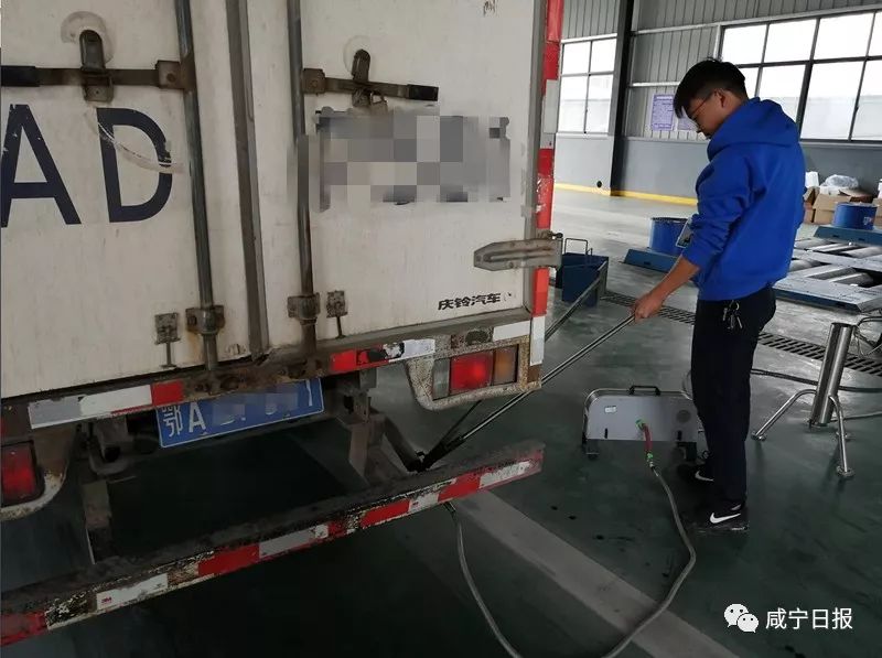 咸宁首例！这个司机接到机动车尾气超排罚单