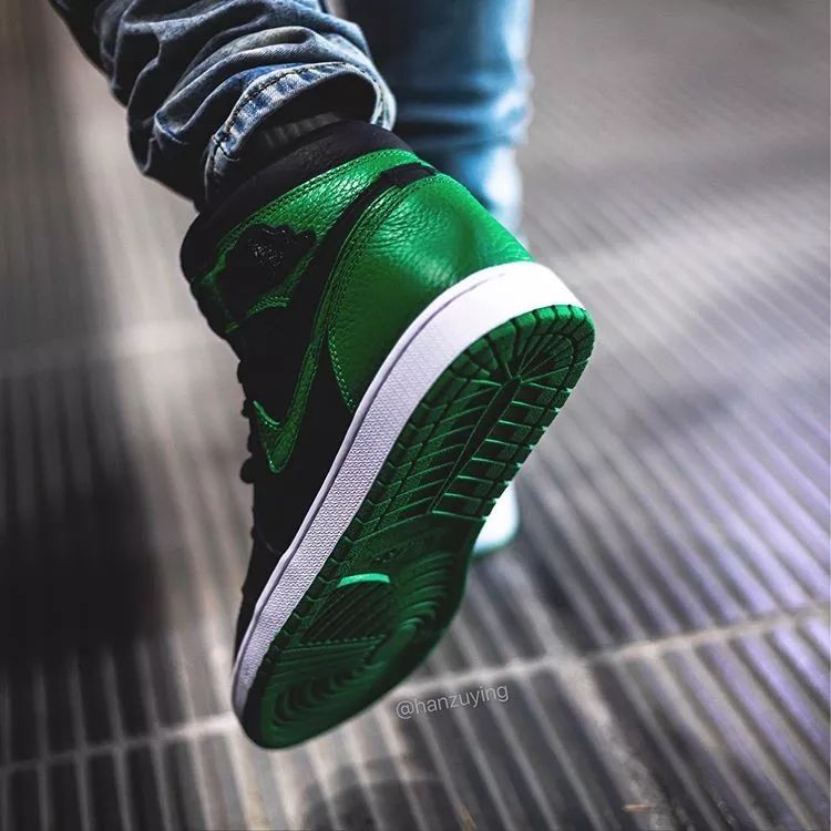 adidasyeezy,yeezyboost700