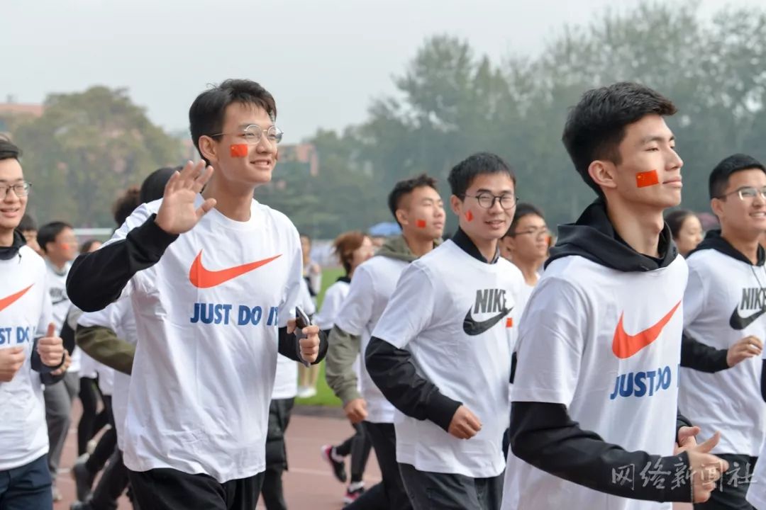 老爸老妈，我在人大挺好的！