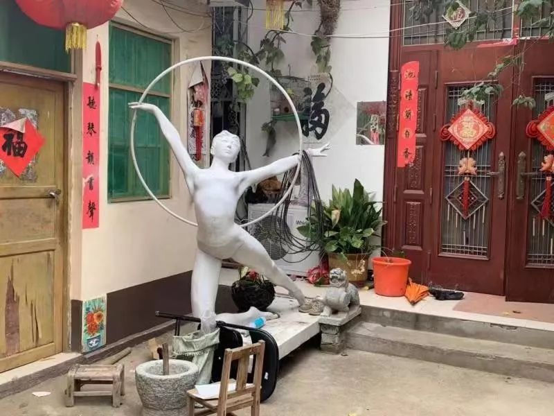 朱之文安装铁门视频,朱之文走进草原唱歌