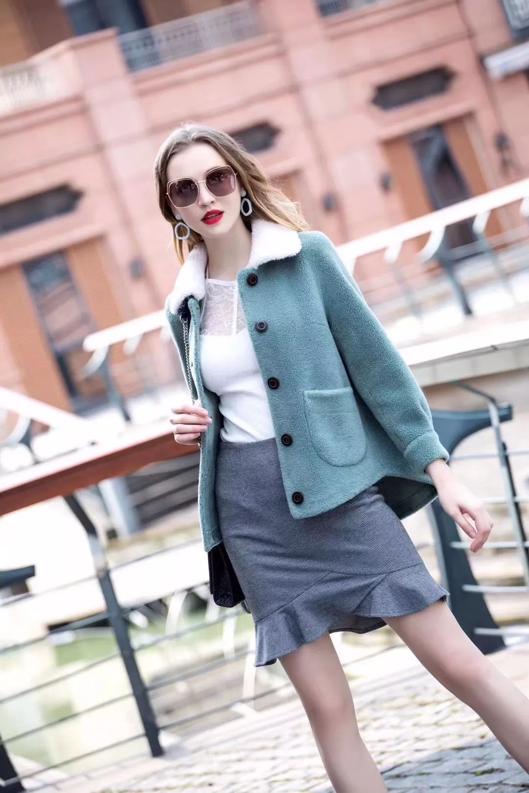 恩施人速抢！大型服装厂库存清仓处理，全场39元起！免费送围巾